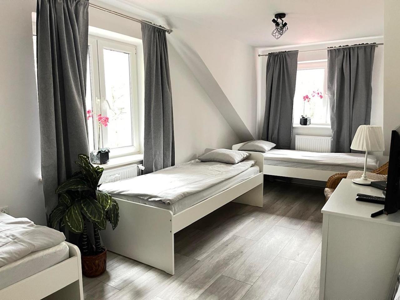 Hotel Ostoya Roztocze à Szczebrzeszyn Extérieur photo
