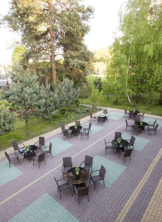 Hotel Ostoya Roztocze à Szczebrzeszyn Extérieur photo